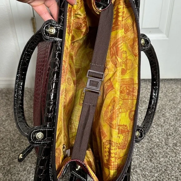 Samantha Brown NEW Red Black Travel Bags 5 piece set Set, passport, makeup bags - Picture 15 of 16